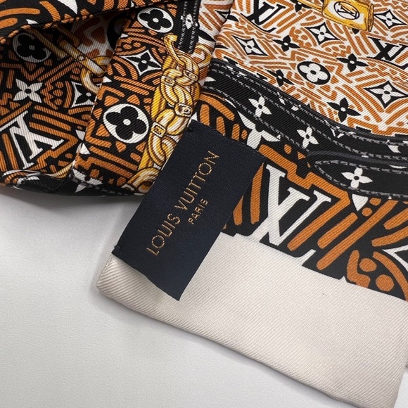LOUIS VUITTON Silk Monogram Crafty Confidential Bandeau Caramel - Picture 7 of 7